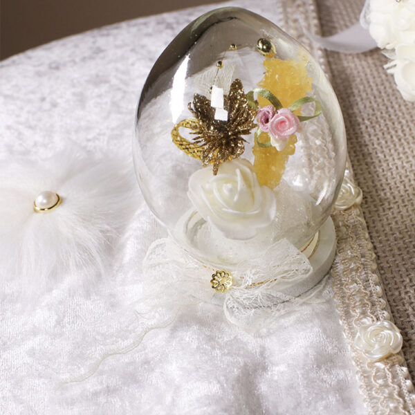 زينة زجاجية من الورد الملكي